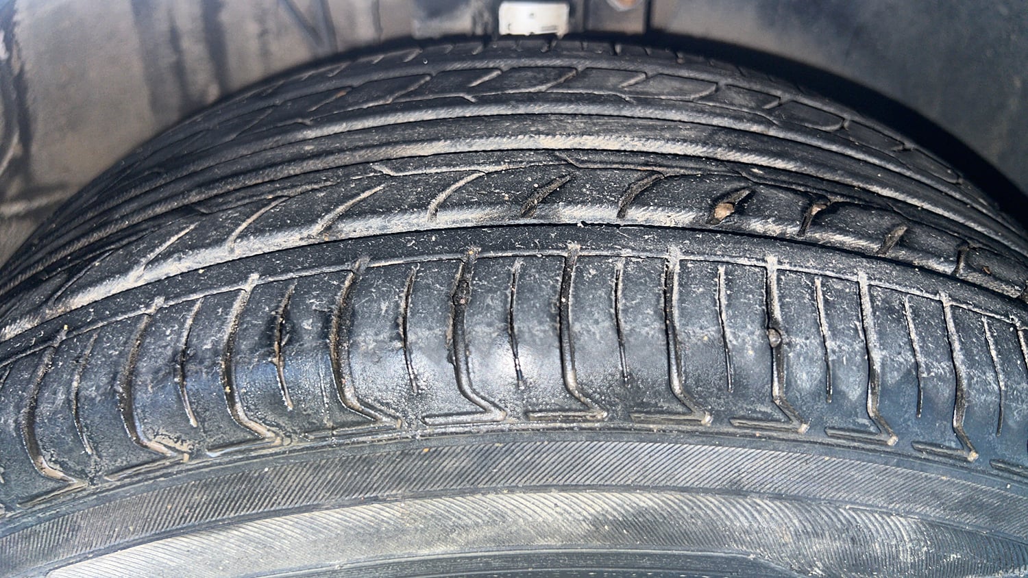 Used 2017 Volkswagen Polo Highline1.2L (P) Petrol Manual tyres RIGHT FRONT TYRE TREAD VIEW