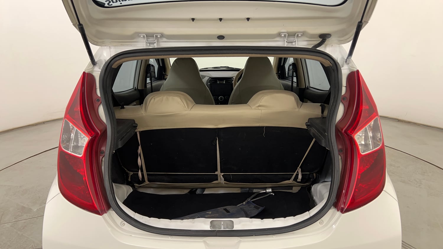 Used 2018 Hyundai Eon Magna + Petrol Manual interior DICKY INSIDE VIEW