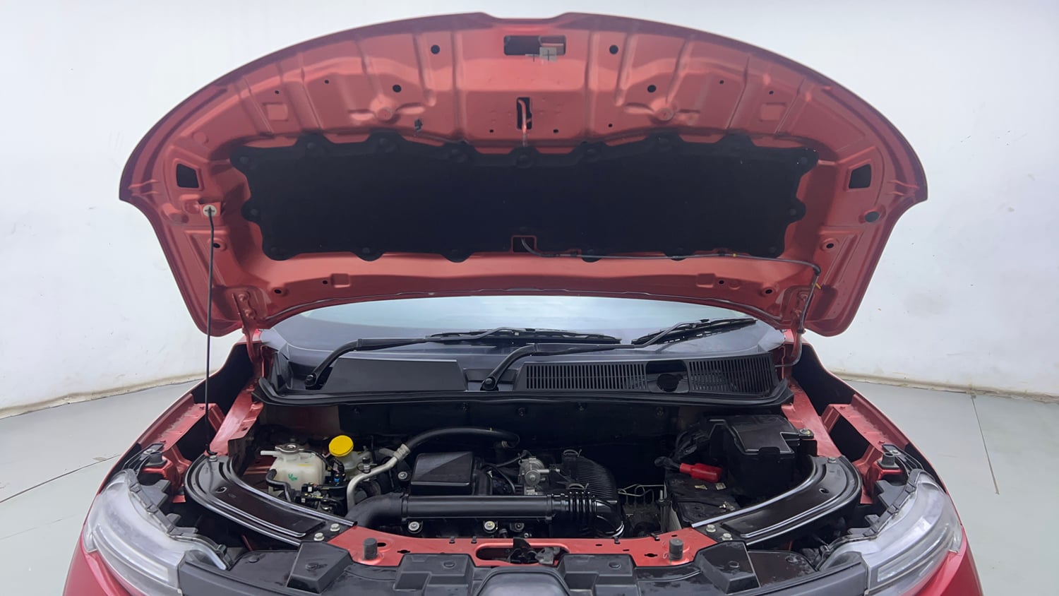 Used 2023 Renault Kiger RXZ AMT Petrol Automatic engine ENGINE & BONNET OPEN FRONT VIEW