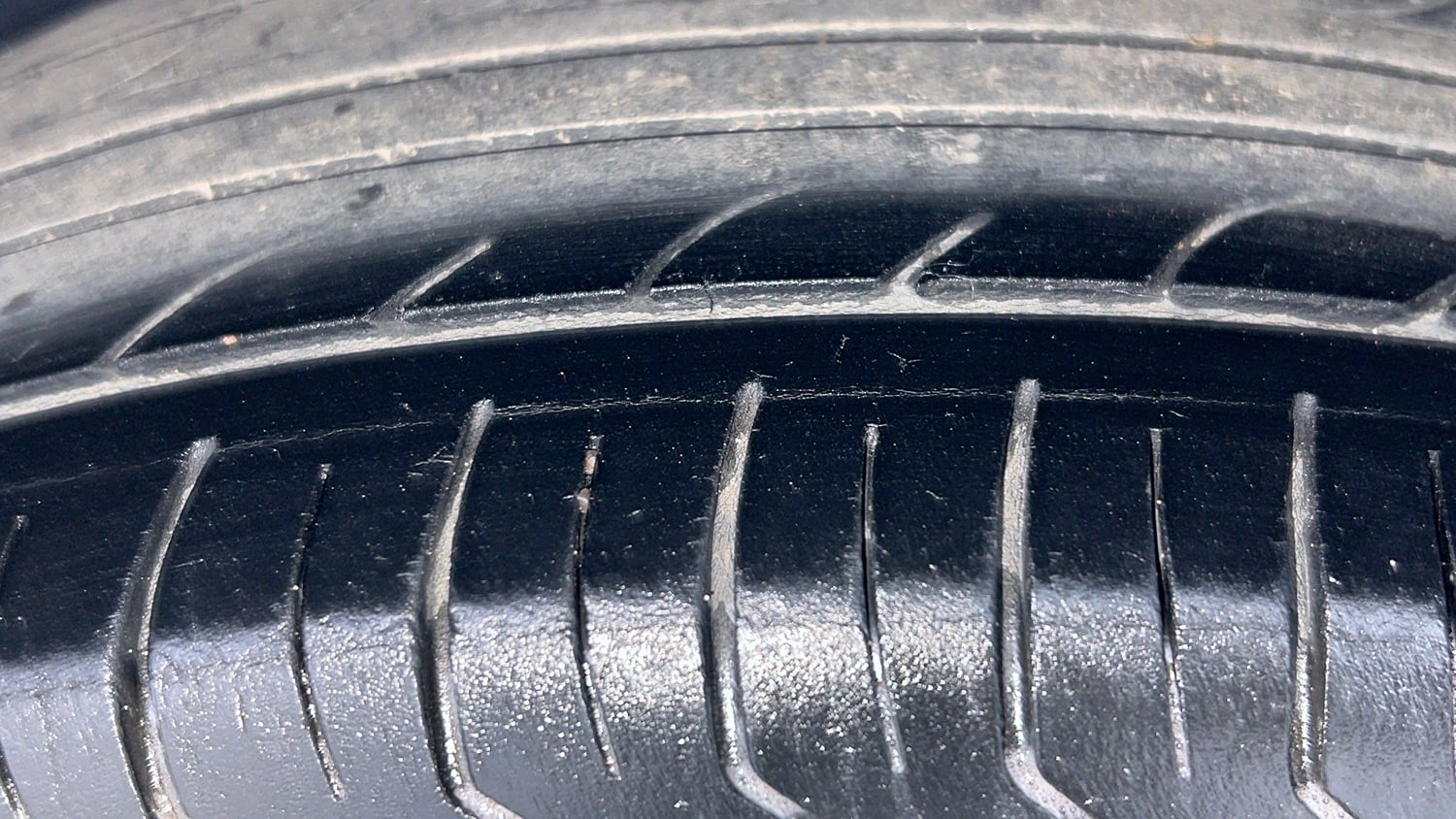 Used 2017 Hyundai Grand i10 Sportz (O) 1.2 Kappa VTVT Petrol Manual tyres LEFT REAR TYRE TREAD VIEW