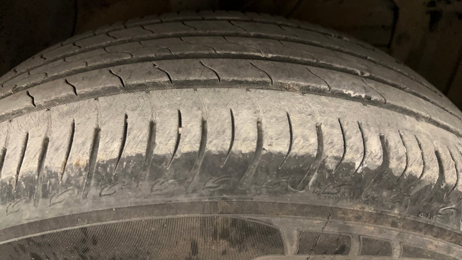 Used 2023 Maruti Suzuki Brezza VXi Petrol Manual tyres RIGHT FRONT TYRE TREAD VIEW