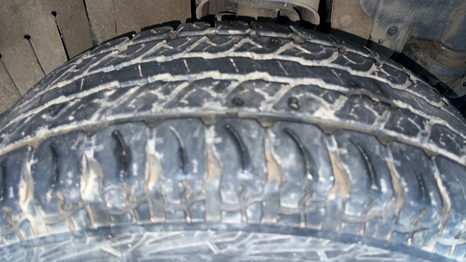 Used 2021 mahindra Thar LX Hard Top Petrol AT 4WD Petrol Automatic tyres RIGHT FRONT TYRE TREAD VIEW