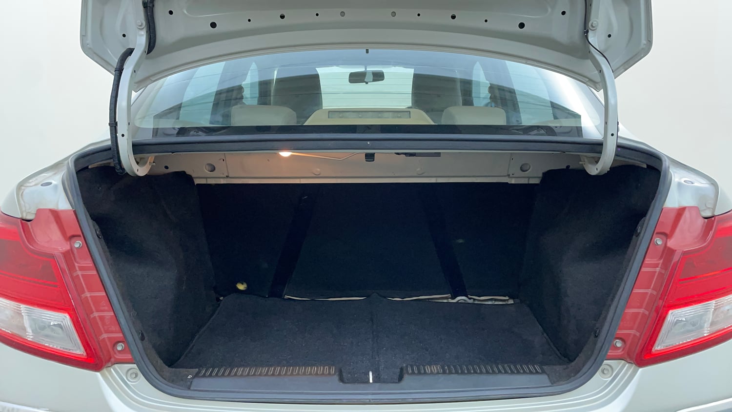 Used 2018 Maruti Suzuki Dzire ZXi Petrol Manual interior DICKY INSIDE VIEW
