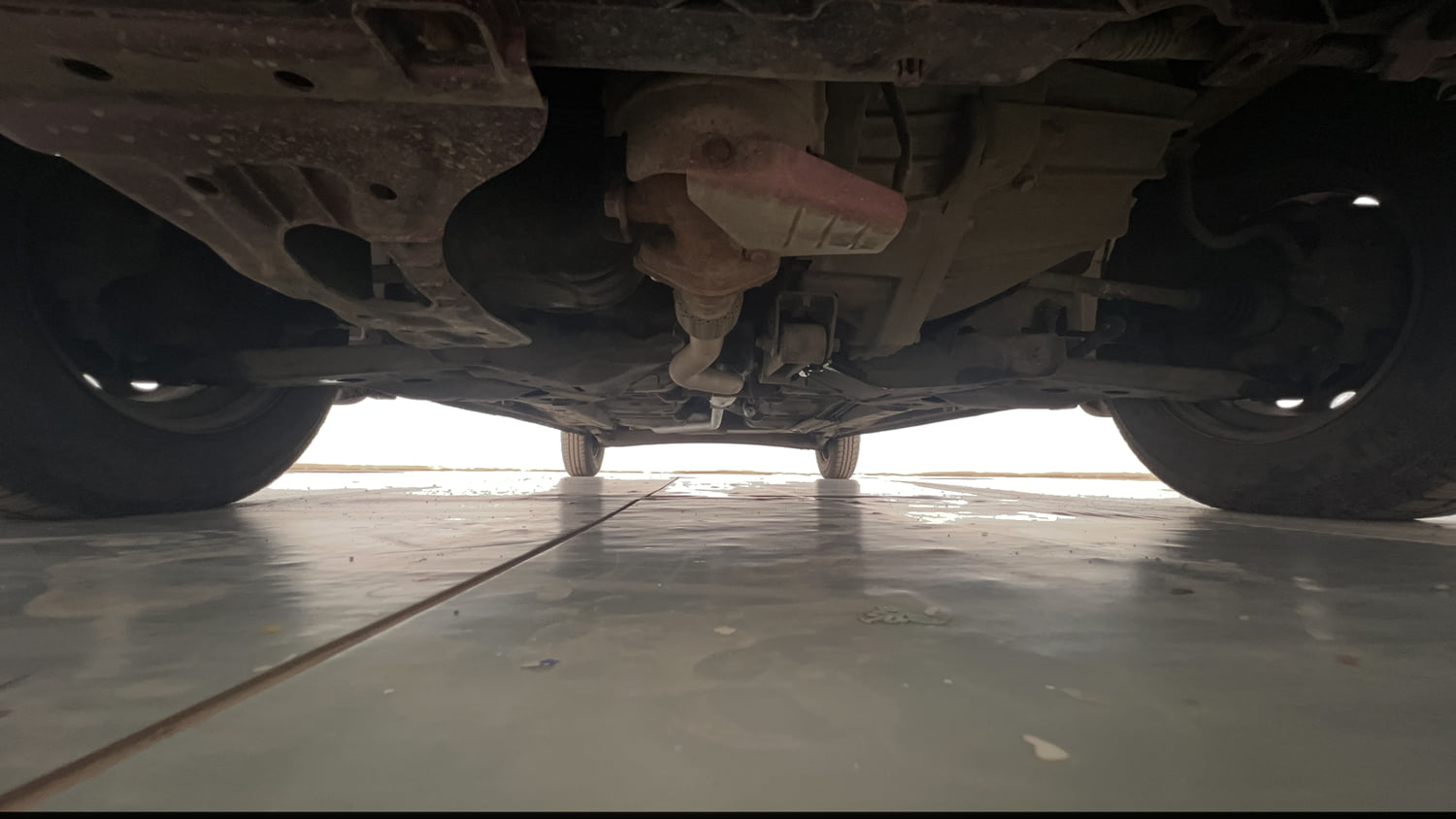 Used 2015 Hyundai i10 Magna 1.1 iRDE2 Petrol Manual extra FRONT LEFT UNDERBODY VIEW