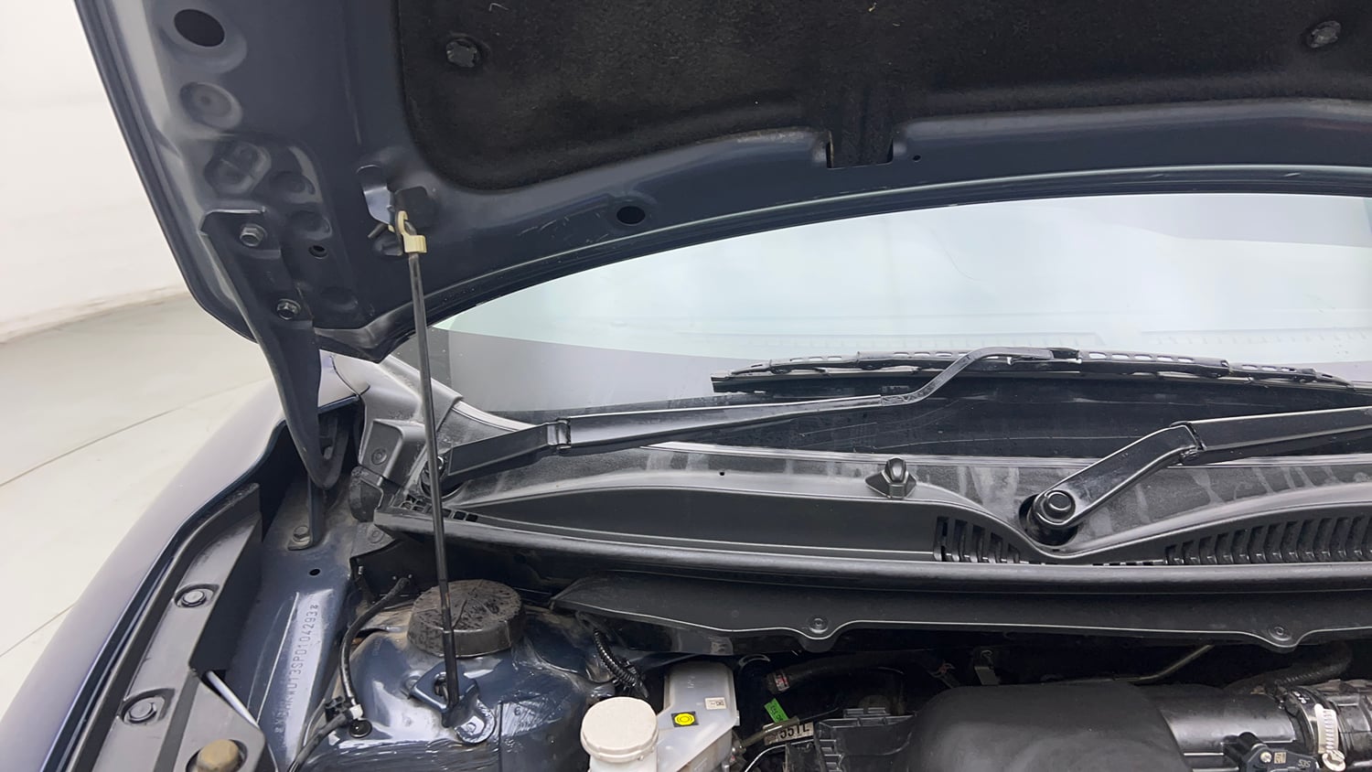 Used 2023 Maruti Suzuki Fronx Delta Plus 1.2L AGS Petrol Automatic engine ENGINE RIGHT SIDE HINGE & APRON VIEW