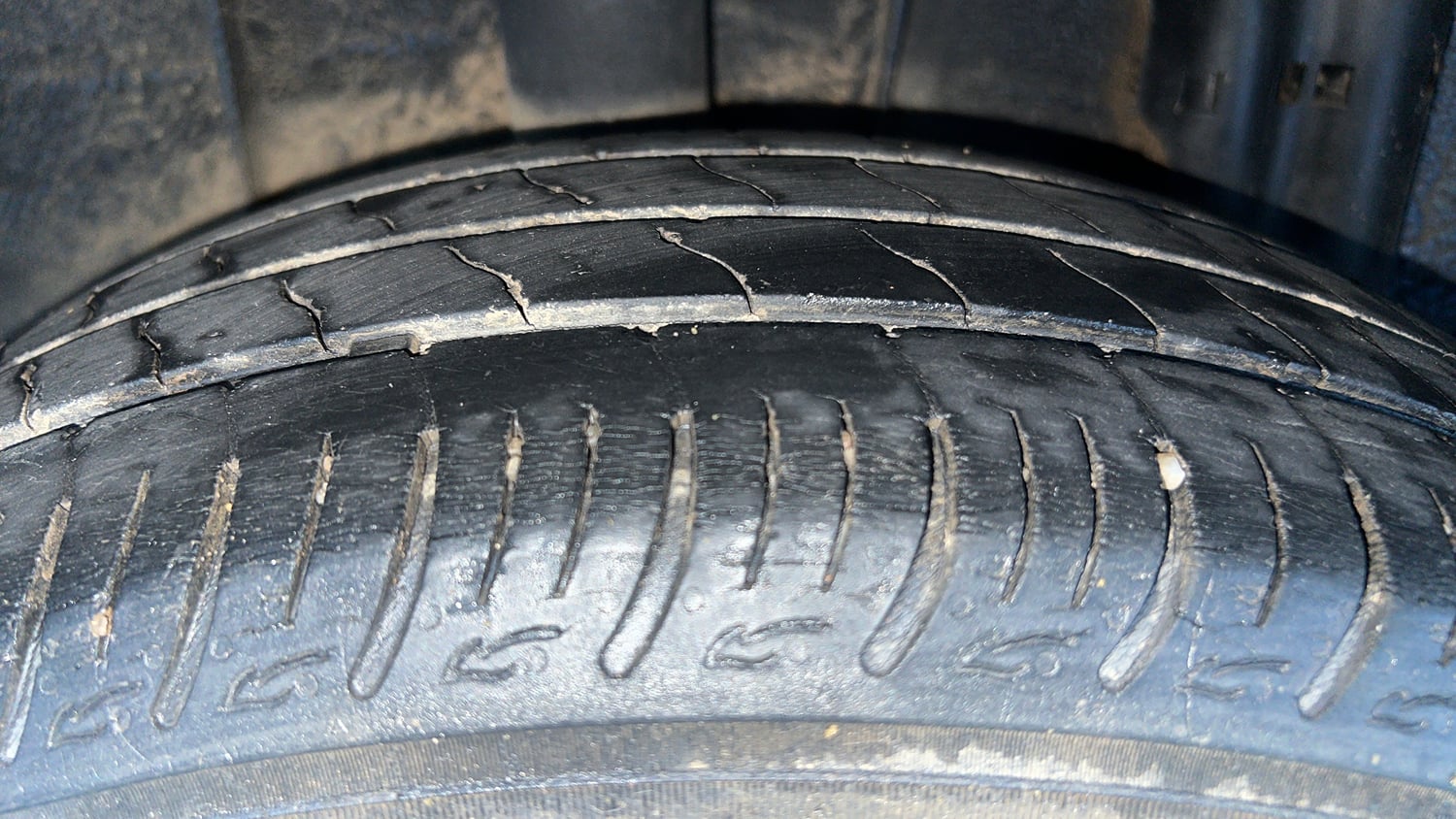 Used 2021 Renault Triber RXZ CNG (outside fitted) Cng Manual tyres RIGHT REAR TYRE TREAD VIEW