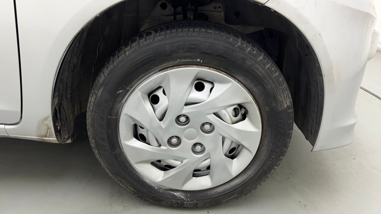 Used 2014 Honda Amaze 1.2 EX i-VTEC Petrol Manual tyres RIGHT FRONT TYRE RIM VIEW