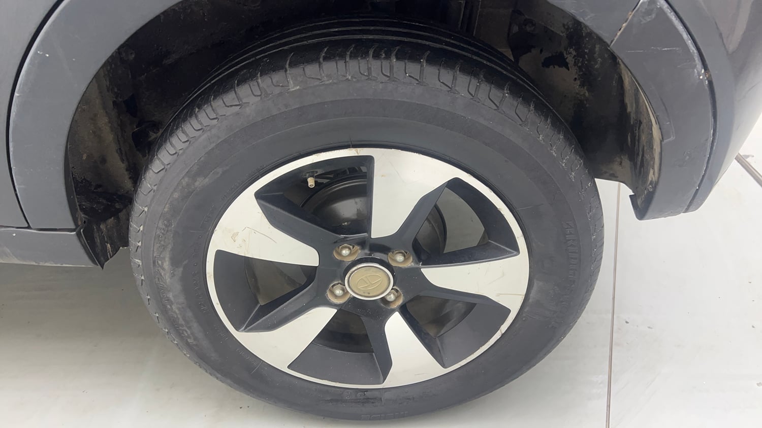 Used 2018 Tata Nexon XZA Plus Petrol Petrol Automatic tyres LEFT REAR TYRE RIM VIEW