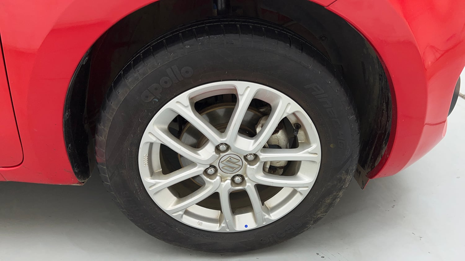 Used 2022 Maruti Suzuki Swift ZXi AMT Petrol Automatic tyres RIGHT FRONT TYRE RIM VIEW