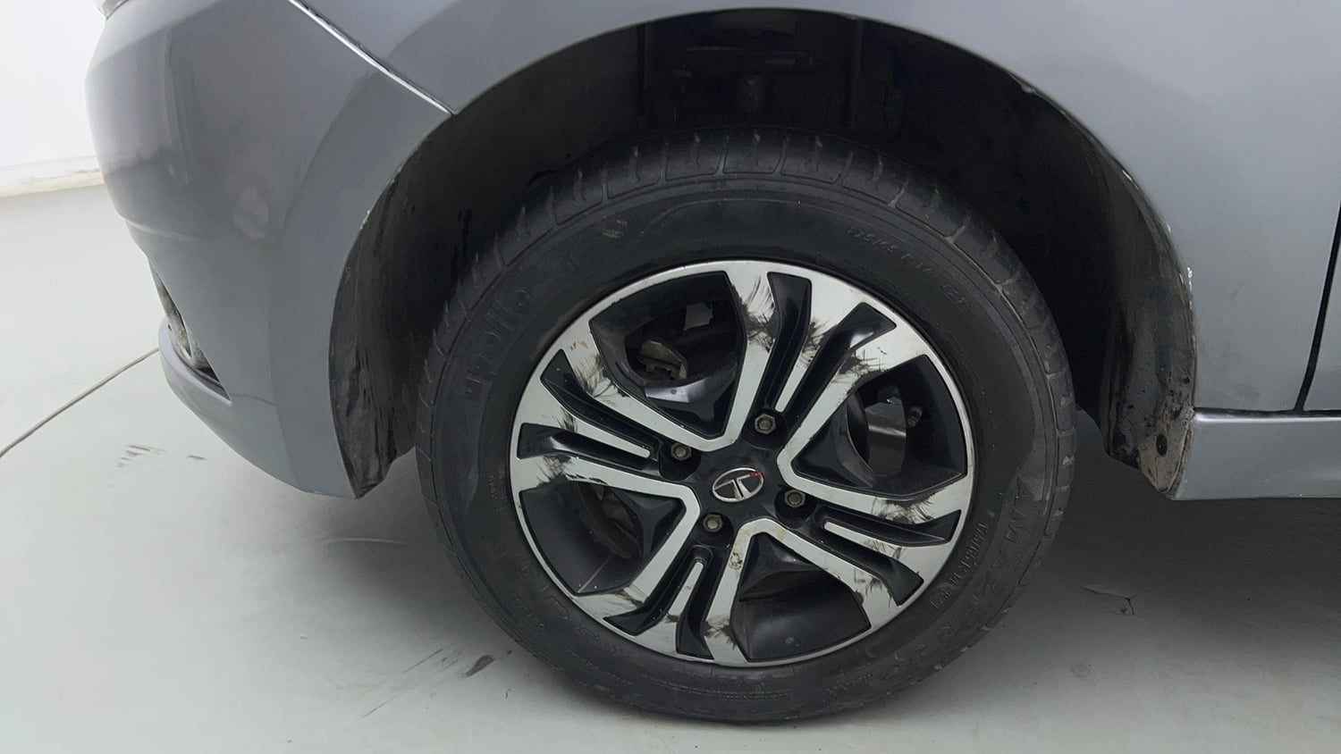 Used 2019 Tata Tiago Revotron XZ w/o Alloy Petrol Manual tyres LEFT FRONT TYRE RIM VIEW
