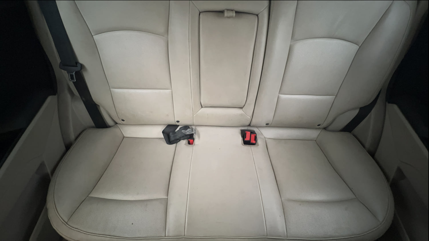 Used 2022 Mahindra XUV 300 W8 (O) 1.2 Petrol Petrol Manual interior REAR SEAT CONDITION VIEW