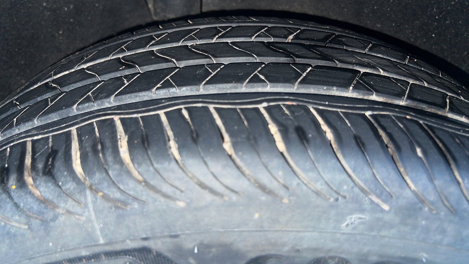 Used 2021 Ford EcoSport Trend 1.5L TDCi Diesel Manual tyres RIGHT REAR TYRE TREAD VIEW
