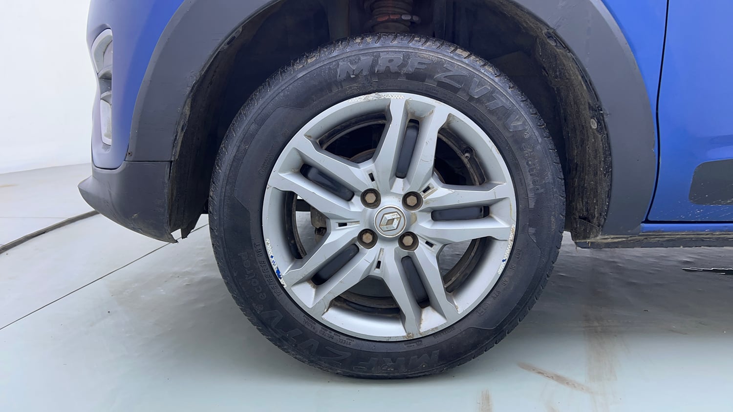 Used 2021 Renault Triber RXZ CNG (outside fitted) Cng Manual tyres LEFT FRONT TYRE RIM VIEW