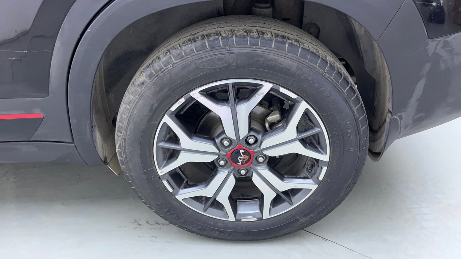 Used 2022 Kia Seltos GTX Plus 1.4 DCT Petrol Automatic tyres LEFT REAR TYRE RIM VIEW