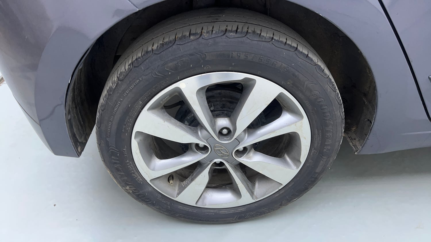 Used 2017 Hyundai Elite i20 Asta 1.2 Petrol Manual tyres RIGHT REAR TYRE RIM VIEW