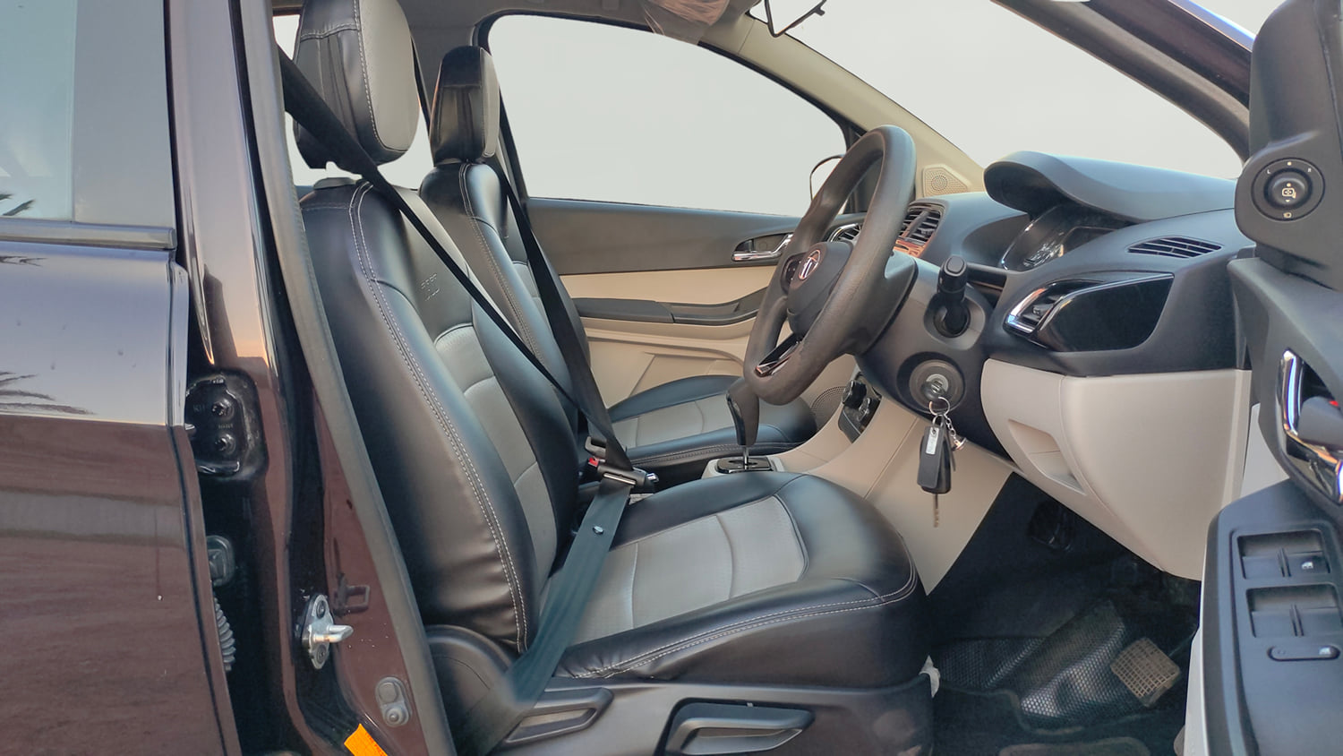 Used 2023 Tata Tiago XZA Plus Petrol Automatic interior RIGHT SIDE FRONT DOOR CABIN VIEW