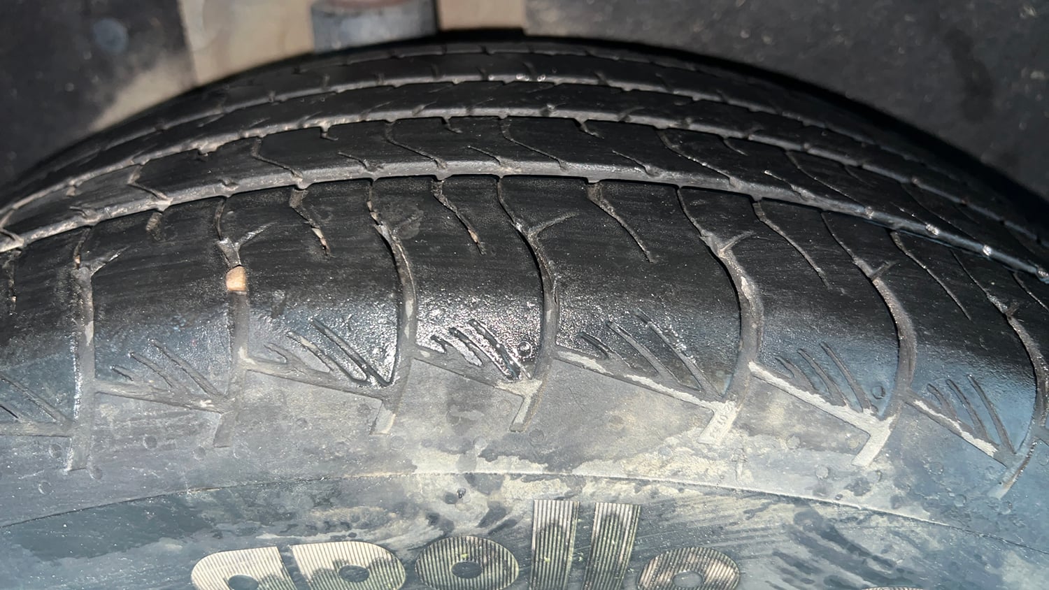 Used 2023 Hyundai Alcazar Platinum 7 STR 1.5 Turbo Petrol Petrol Manual tyres RIGHT REAR TYRE TREAD VIEW