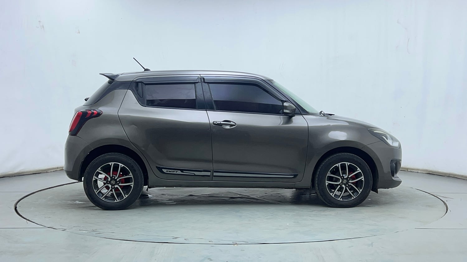 Used 2020 Maruti Suzuki Swift ZXi Plus AMT Petrol Automatic exterior RIGHT SIDE VIEW
