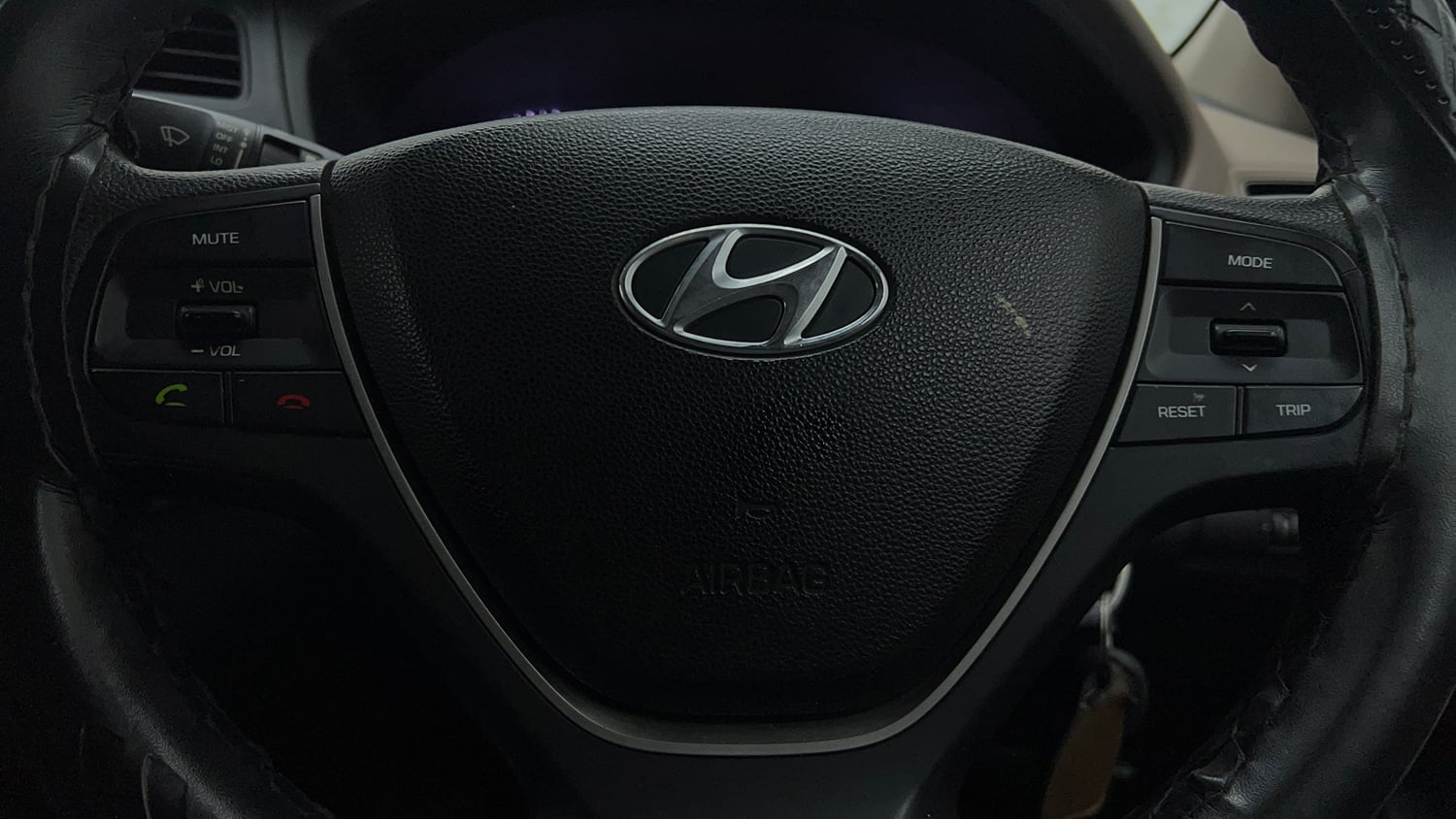 Used 2017 Hyundai Elite i20 Sportz 1.2 Petrol Manual top_features Airbags