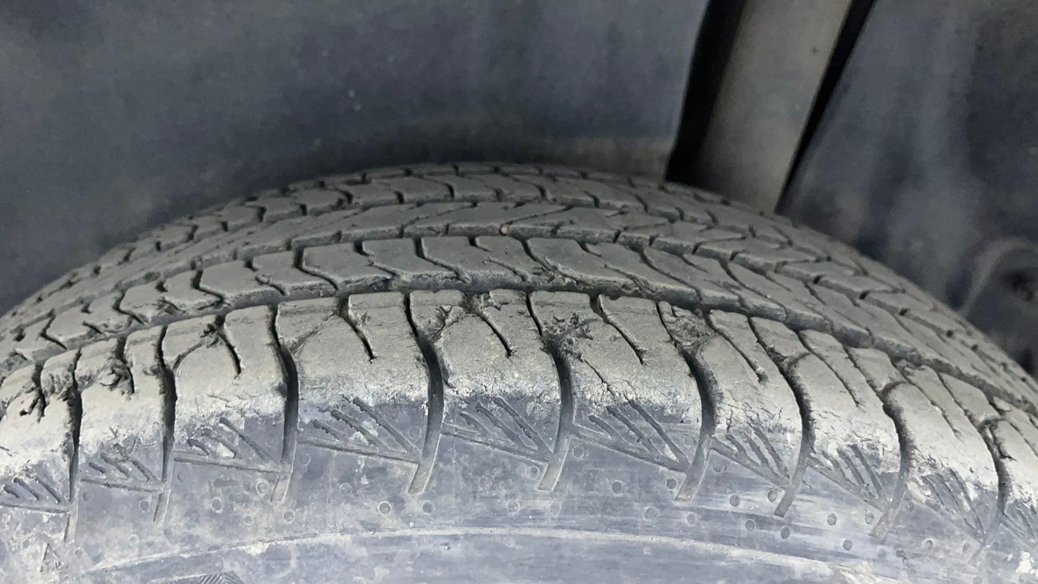 Used 2023 Maruti Suzuki Grand Vitara Alpha Smart Hybrid AT Petrol Automatic tyres LEFT REAR TYRE TREAD VIEW