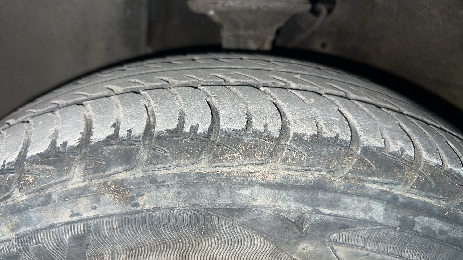 Used 2021 Maruti Suzuki Wagon R VXi (O) 1.2 AMT Petrol Automatic tyres LEFT FRONT TYRE TREAD VIEW