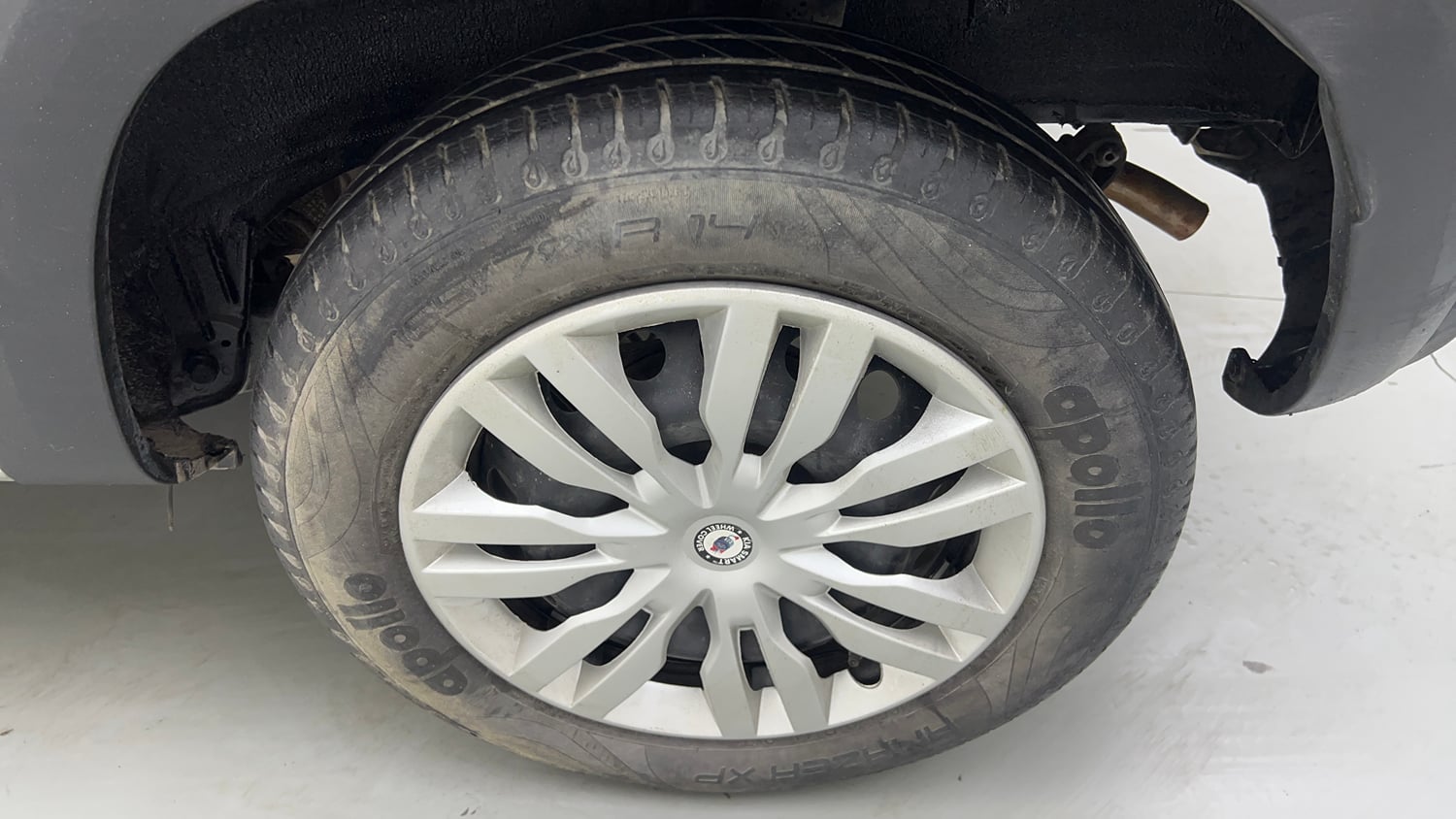 Used 2020 Renault Kwid RXT 1.0 Opt Petrol Manual tyres LEFT REAR TYRE RIM VIEW