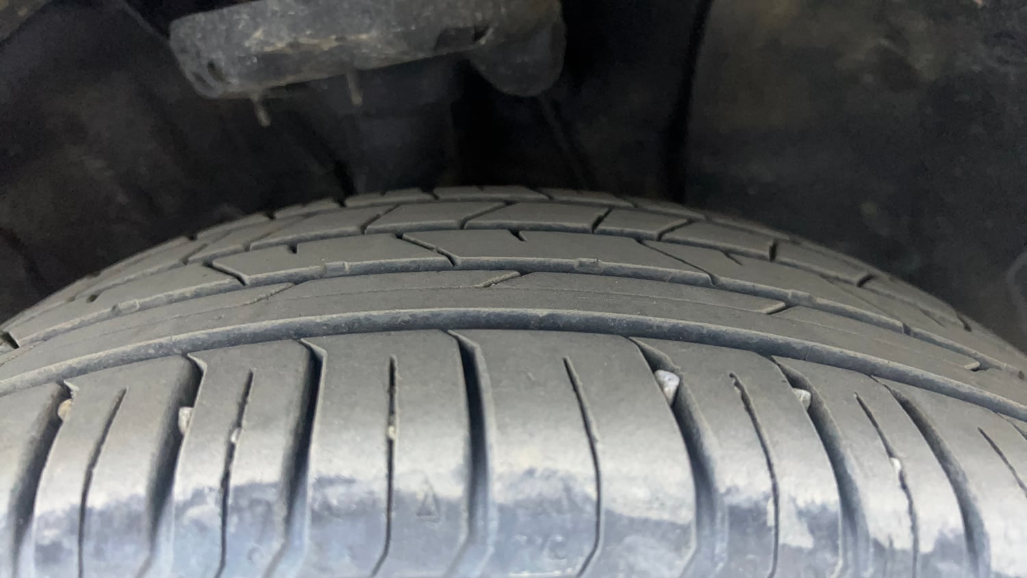 Used 2025 Hyundai Venue SX (O) 1.0 Turbo DCT Petrol Automatic tyres RIGHT FRONT TYRE TREAD VIEW