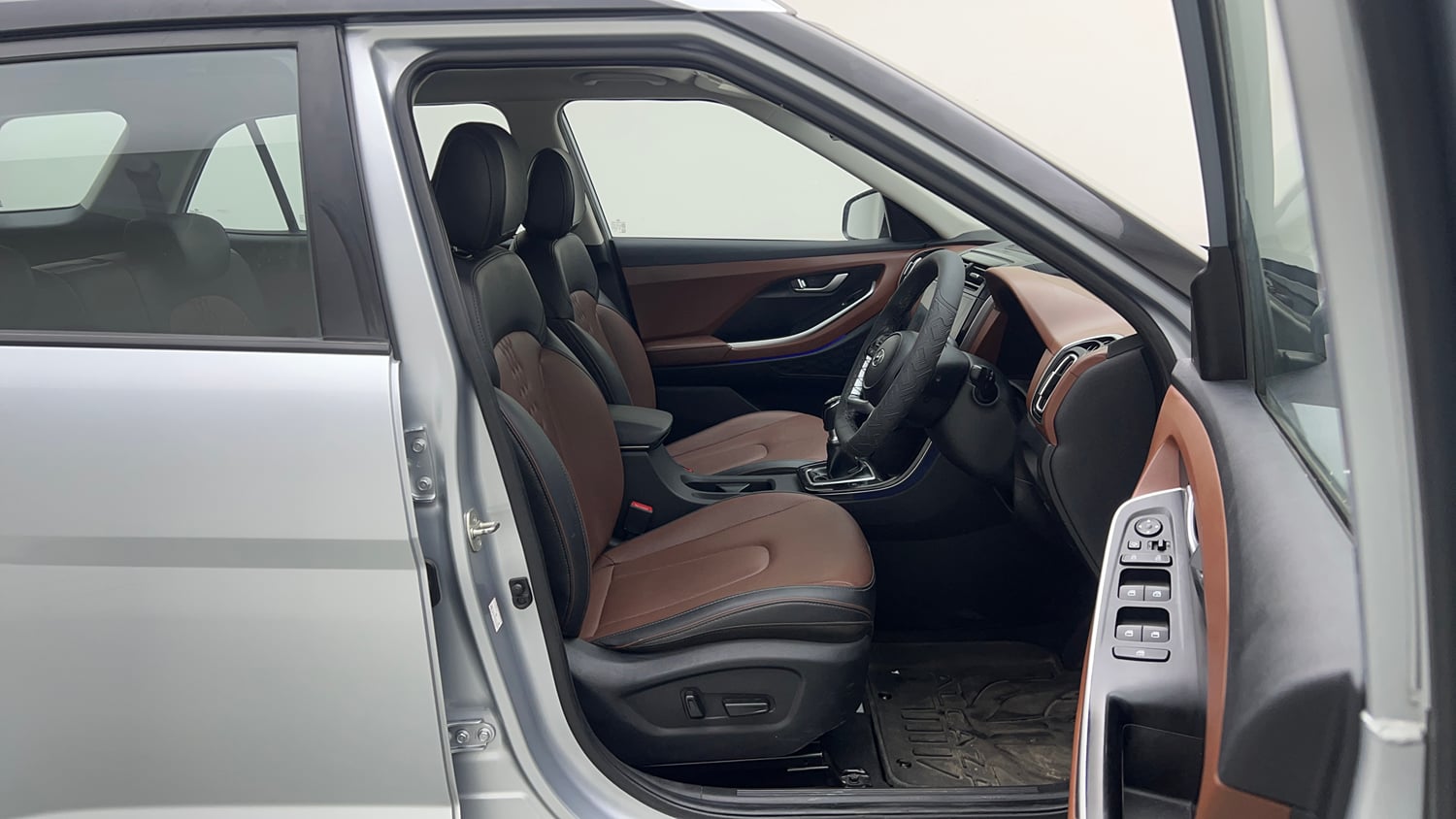 Used 2023 Hyundai Alcazar Platinum 7 STR 1.5 Turbo Petrol Petrol Manual interior RIGHT SIDE FRONT DOOR CABIN VIEW