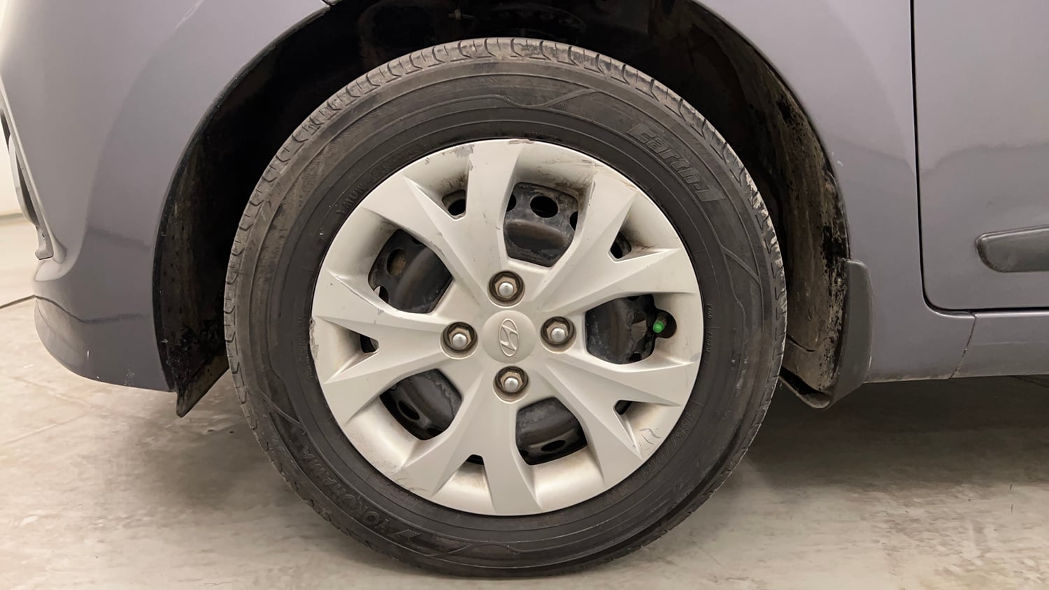 Used 2016 Hyundai Grand i10 Magna 1.2 Kappa VTVT CNG (outside fitted) Cng Manual tyres LEFT FRONT TYRE RIM VIEW