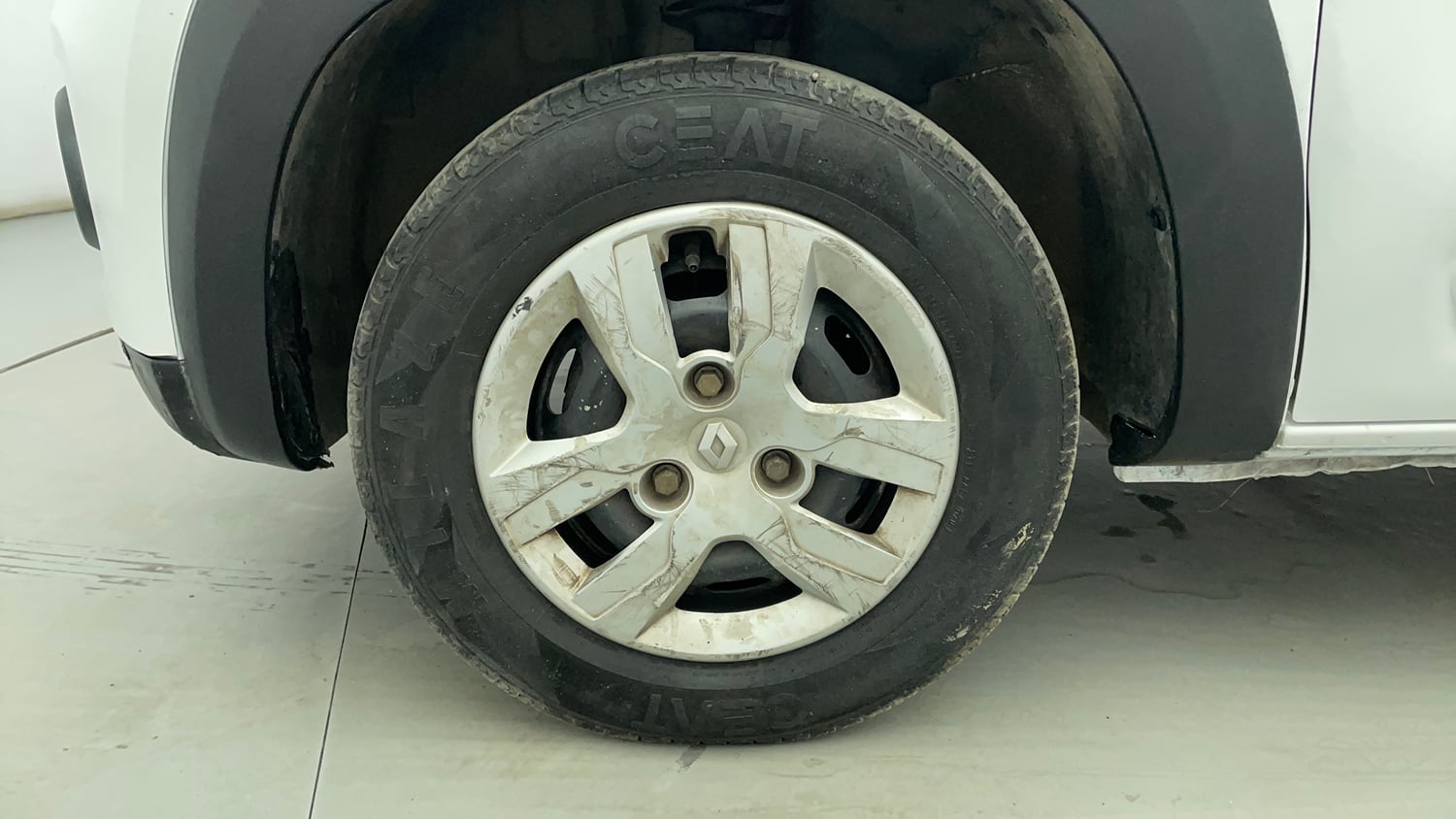 Used 2016 Renault Kwid RXT Petrol Manual tyres LEFT FRONT TYRE RIM VIEW