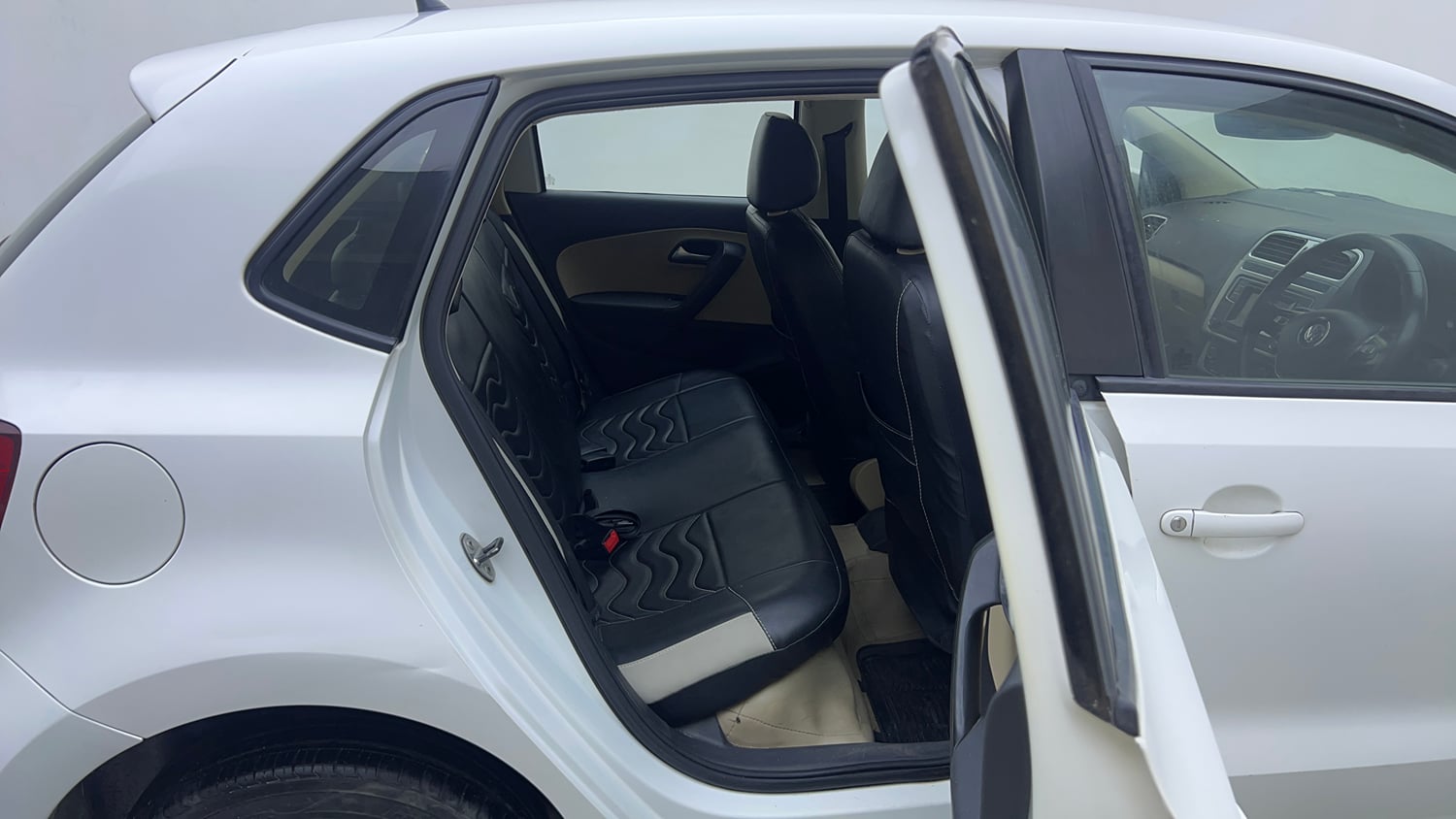 Used 2017 Volkswagen Polo Highline1.2L (P) Petrol Manual interior RIGHT SIDE REAR DOOR CABIN VIEW