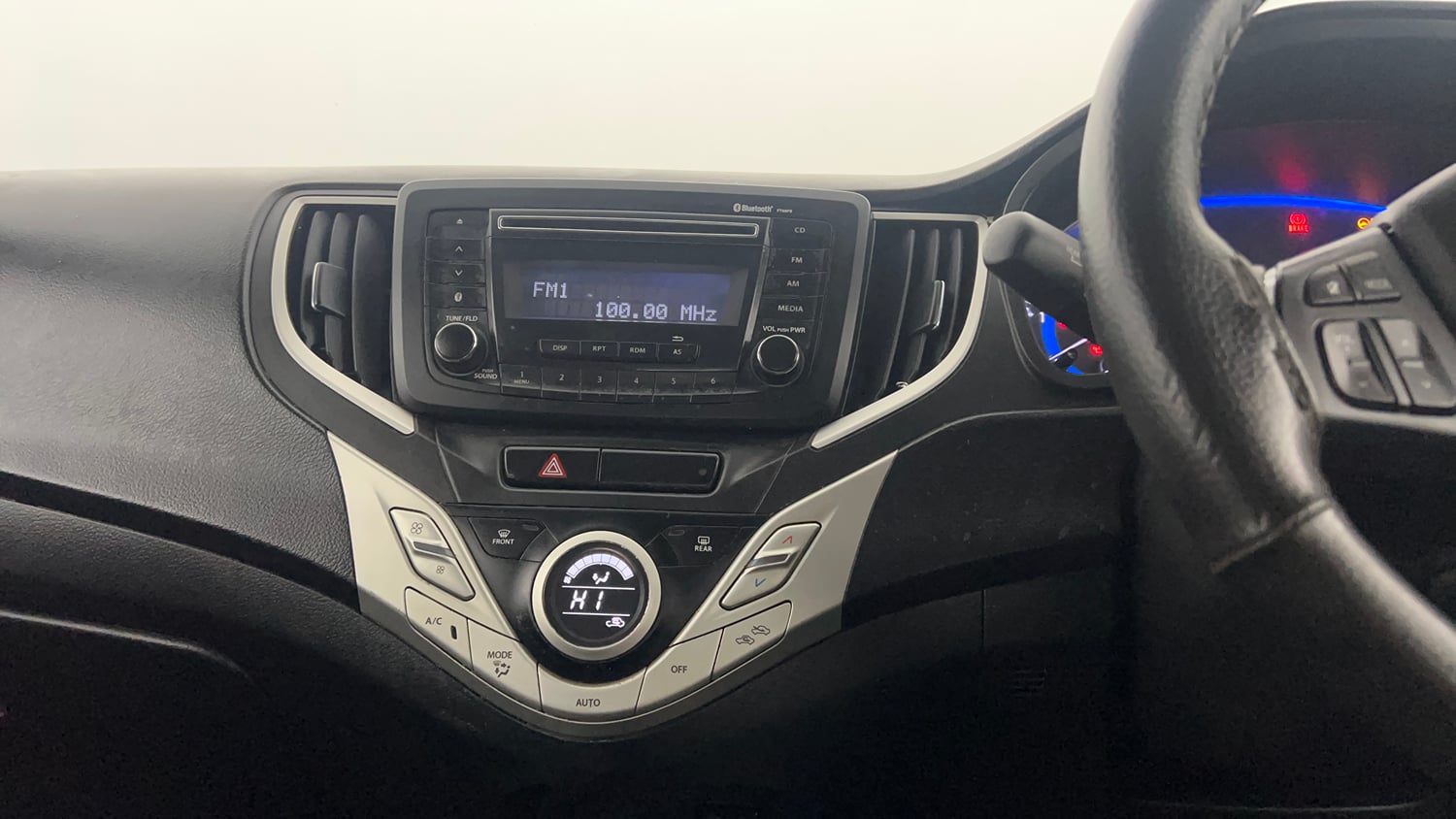 Used 2017 Maruti Suzuki Baleno Delta 1.3 Diesel Manual interior MUSIC SYSTEM & AC CONTROL VIEW