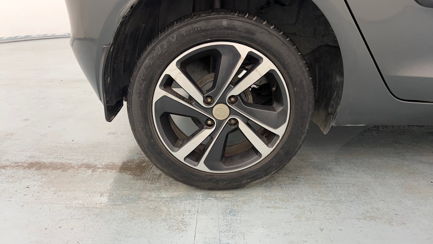 Used 2022 Tata Altroz XZ Petrol Petrol Manual tyres RIGHT REAR TYRE RIM VIEW