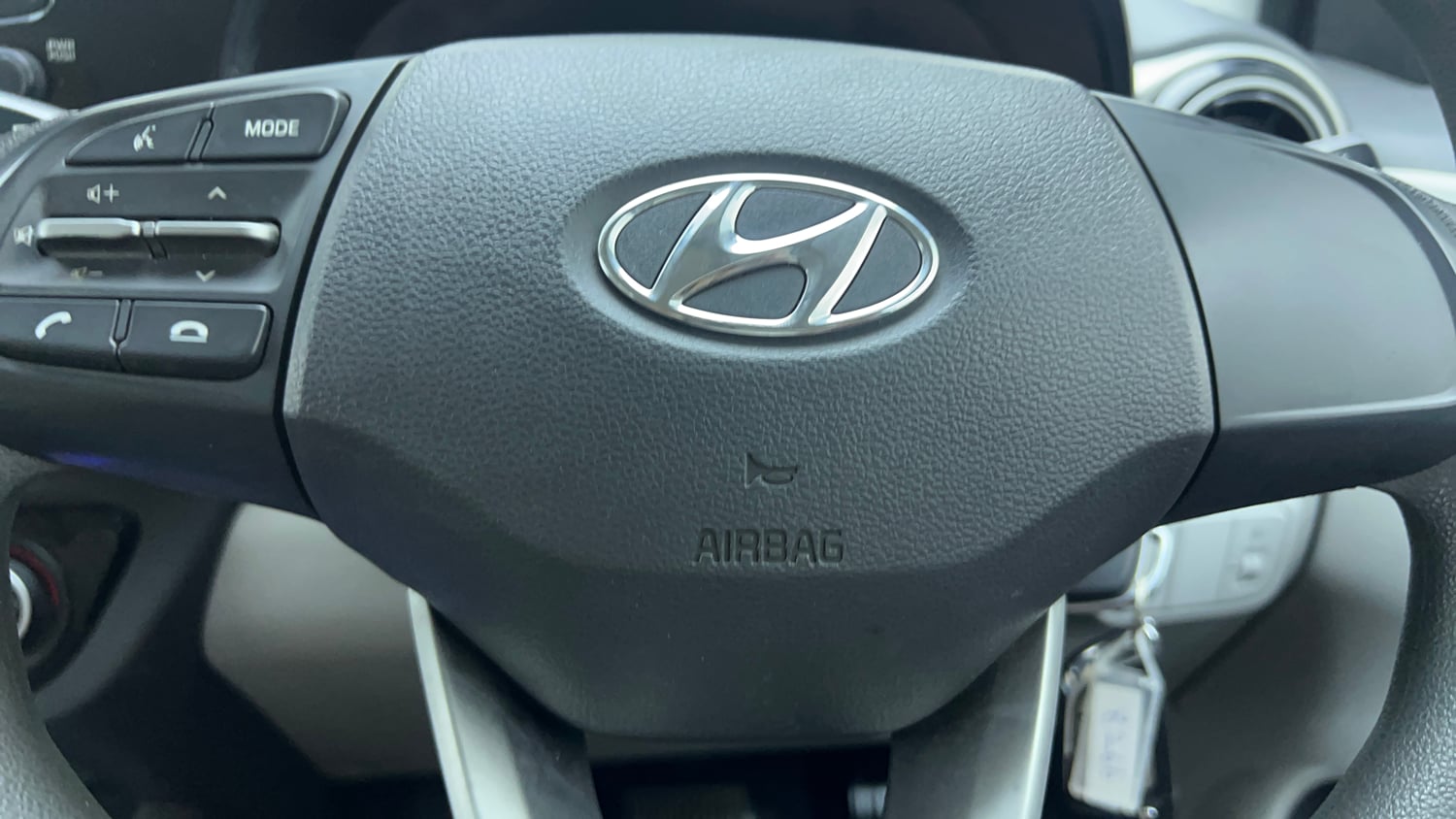 Used 2020 Hyundai Grand i10 Nios Sportz AMT 1.2 Kappa VTVT Petrol Automatic top_features Airbags