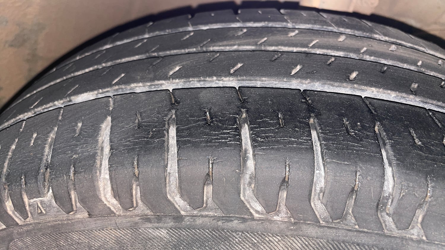 Used 2018 Maruti Suzuki Dzire ZXi Petrol Manual tyres RIGHT FRONT TYRE TREAD VIEW