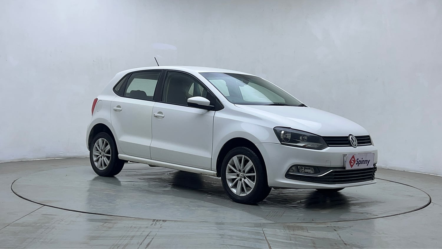Used 2017 Volkswagen Polo Highline1.2L (P) Petrol Manual exterior RIGHT FRONT CORNER VIEW