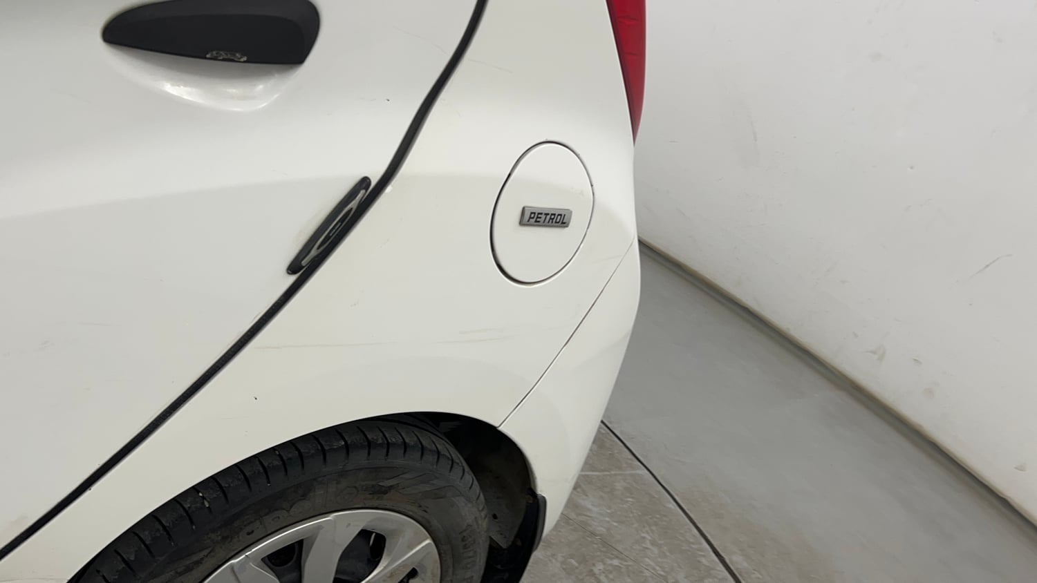 Used 2018 Hyundai Eon Magna + Petrol Manual dents MINOR SCRATCH