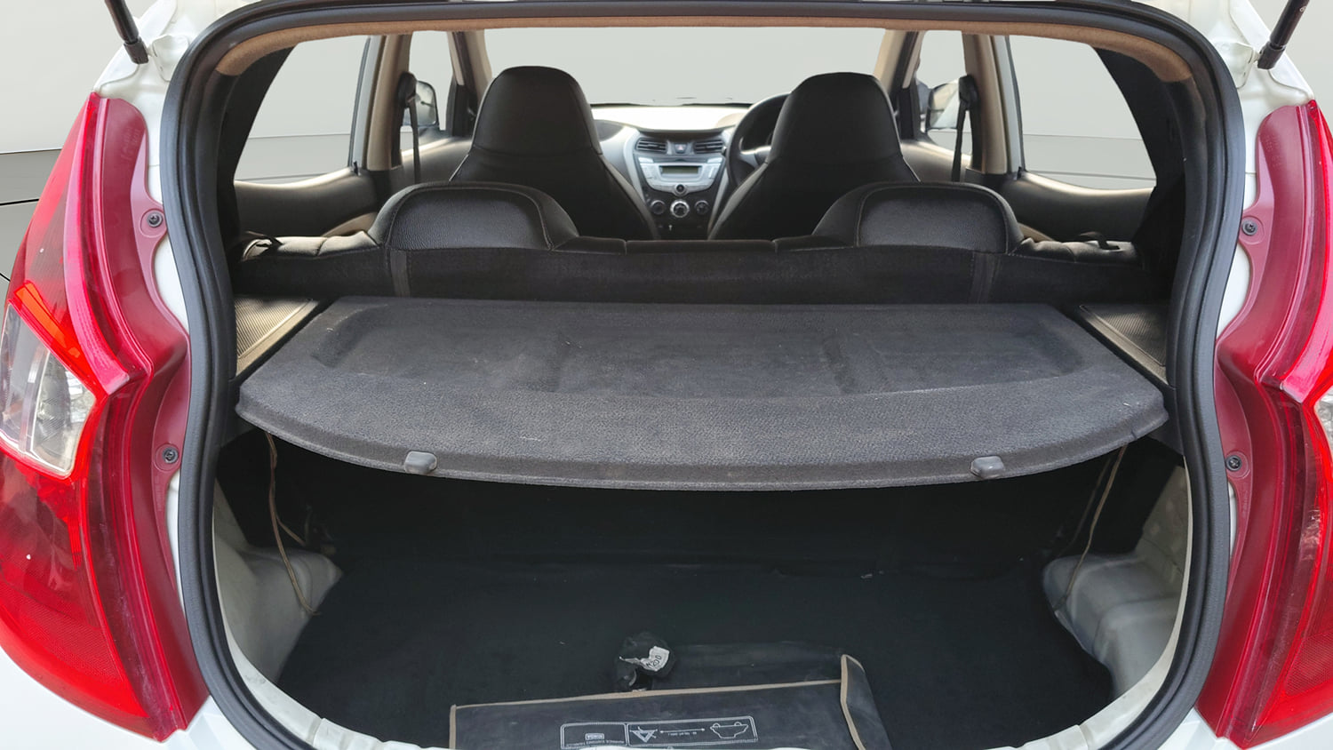 Used 2017 Hyundai Eon Magna + Petrol Manual interior DICKY INSIDE VIEW