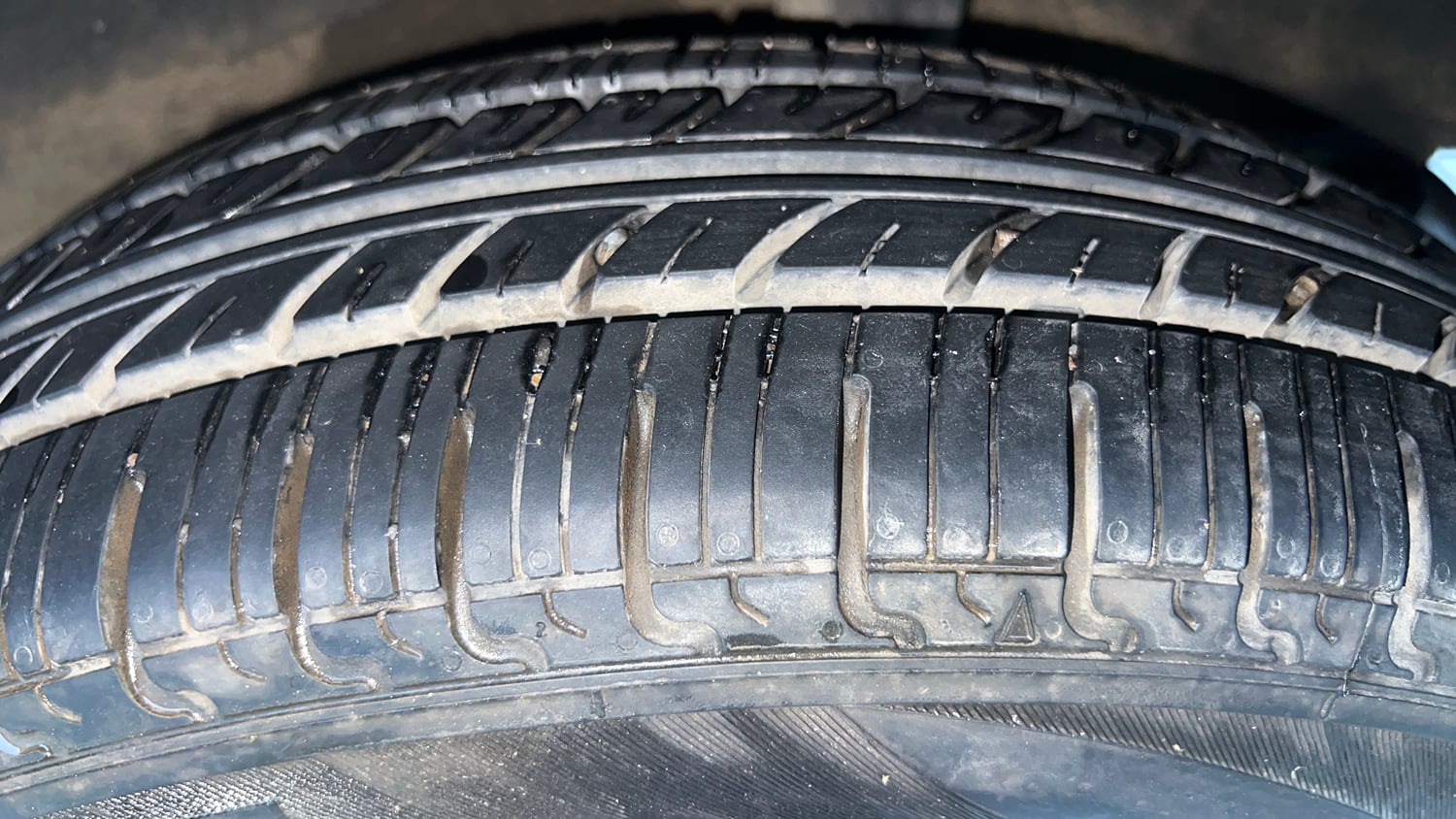 Used 2021 Renault Kwid RXT 1.0 Opt Petrol Manual tyres LEFT REAR TYRE TREAD VIEW