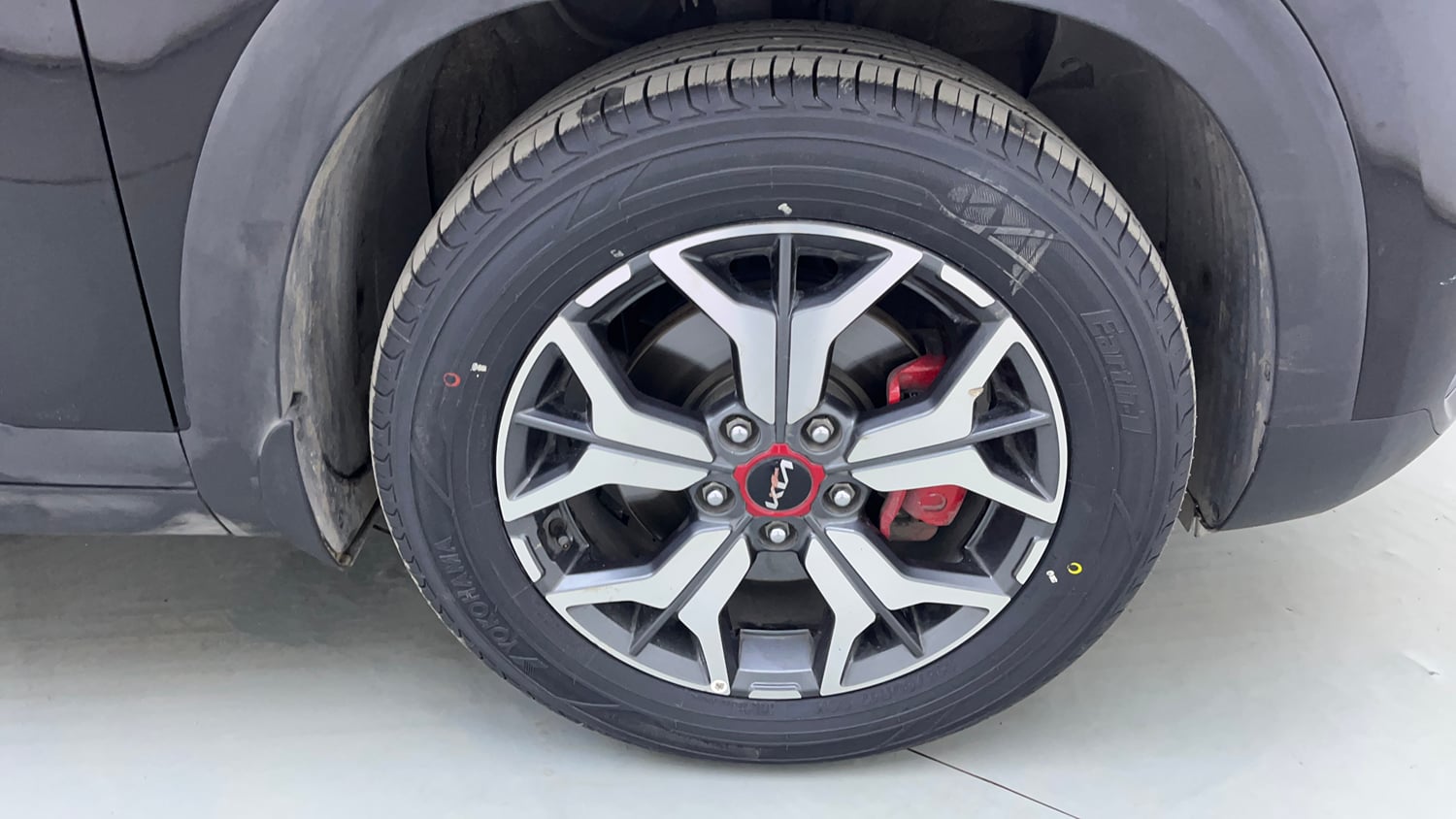 Used 2022 Kia Seltos GTX Plus 1.4 DCT Petrol Automatic tyres RIGHT FRONT TYRE RIM VIEW