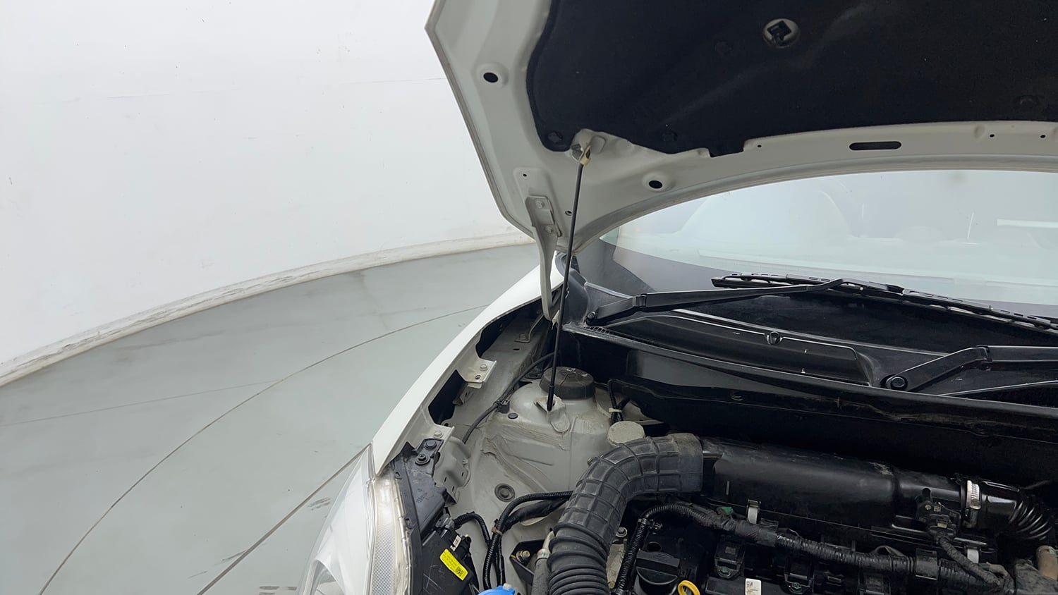 Used 2022 Maruti Suzuki Swift LXi Petrol Manual engine ENGINE RIGHT SIDE HINGE & APRON VIEW