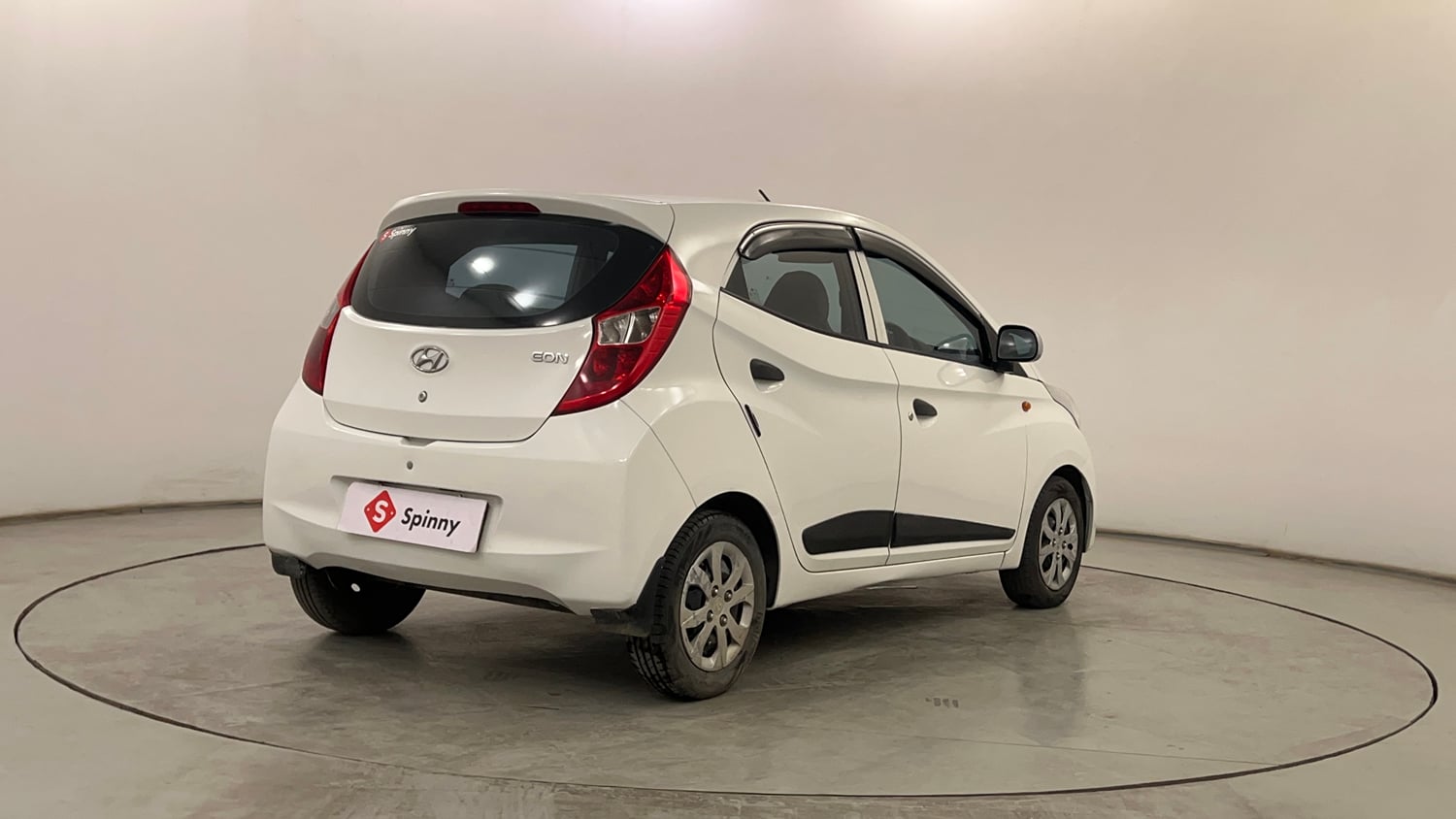 Used 2018 Hyundai Eon Magna + Petrol Manual exterior RIGHT REAR CORNER VIEW
