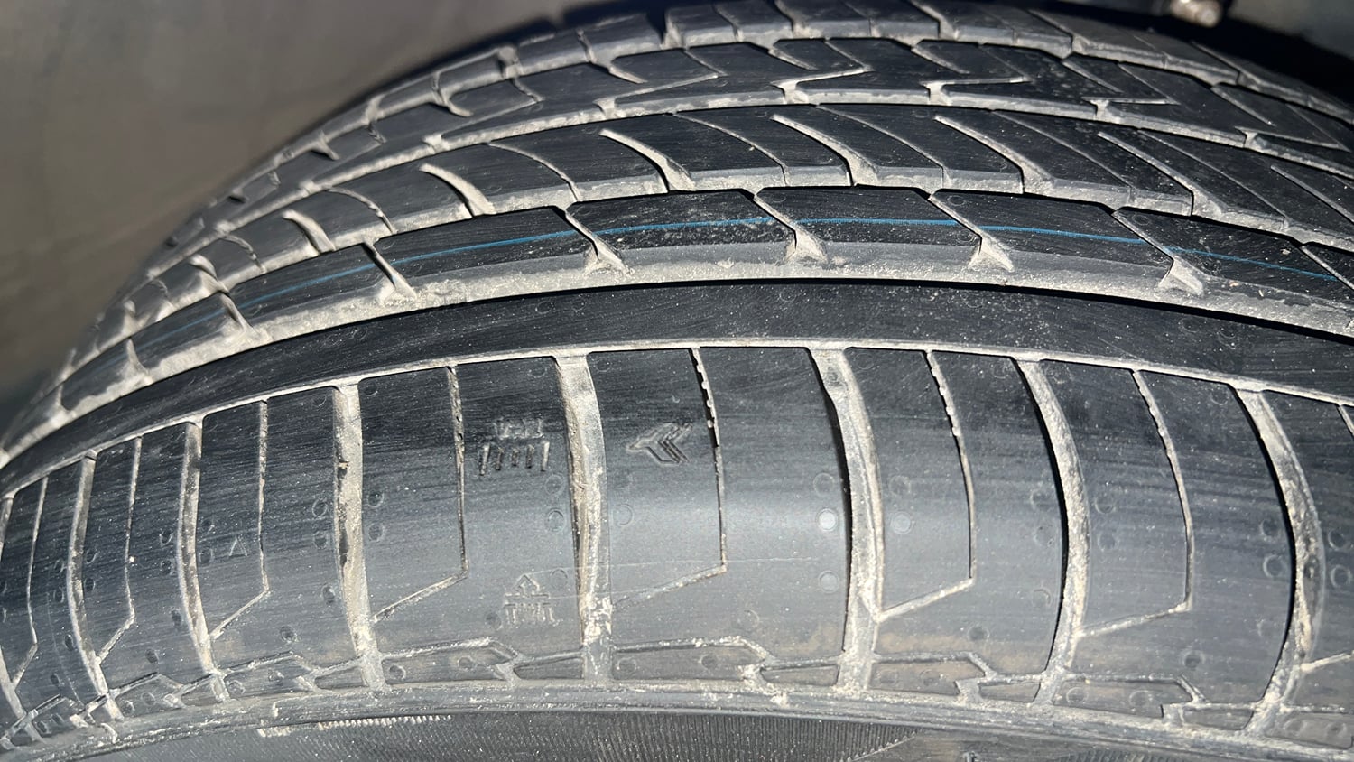 Used 2017 Maruti Suzuki Baleno Alpha 1.2 Petrol Manual tyres RIGHT FRONT TYRE TREAD VIEW