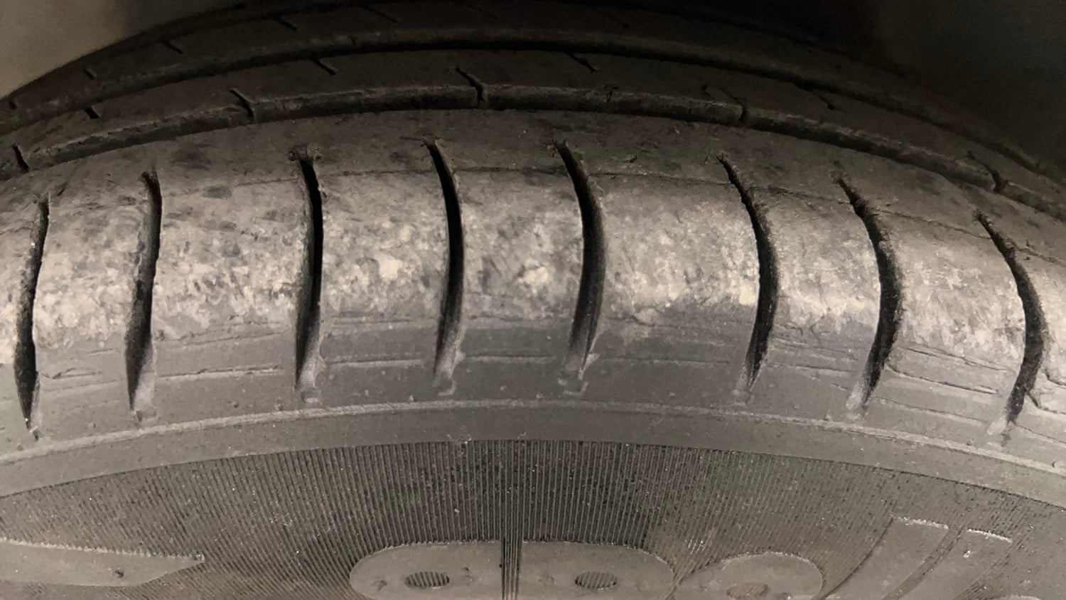 Used 2018 Hyundai Eon Magna + Petrol Manual tyres LEFT FRONT TYRE TREAD VIEW