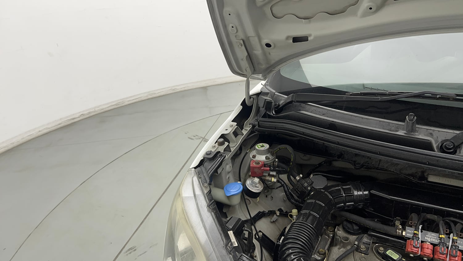 Used 2021 Maruti Suzuki Wagon R 1.0 LXI CNG (Outside Fitted) Cng Manual engine ENGINE RIGHT SIDE HINGE & APRON VIEW