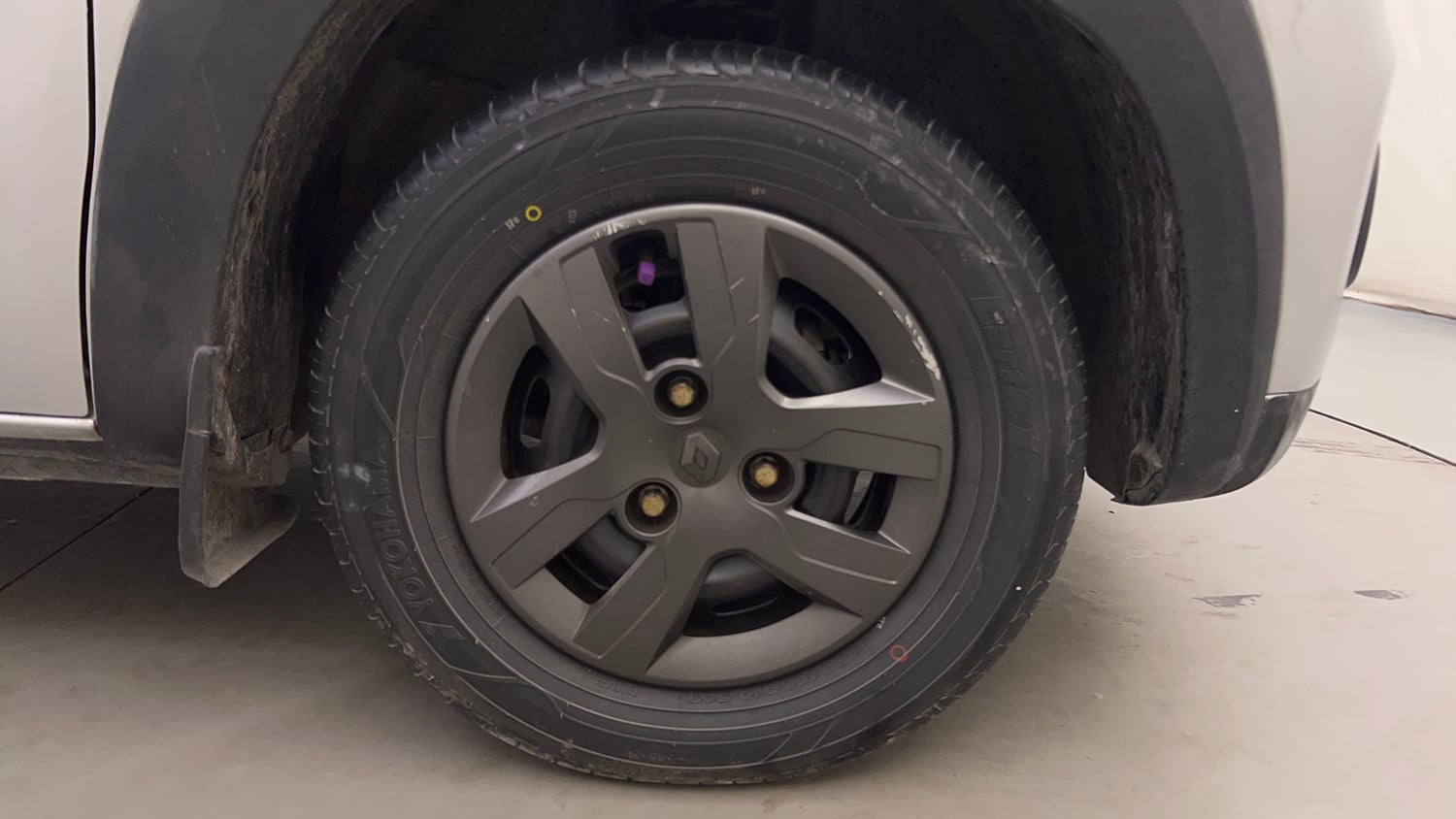 Used 2018 Renault Kwid 1.0 RXT AMT Petrol Automatic tyres RIGHT FRONT TYRE RIM VIEW