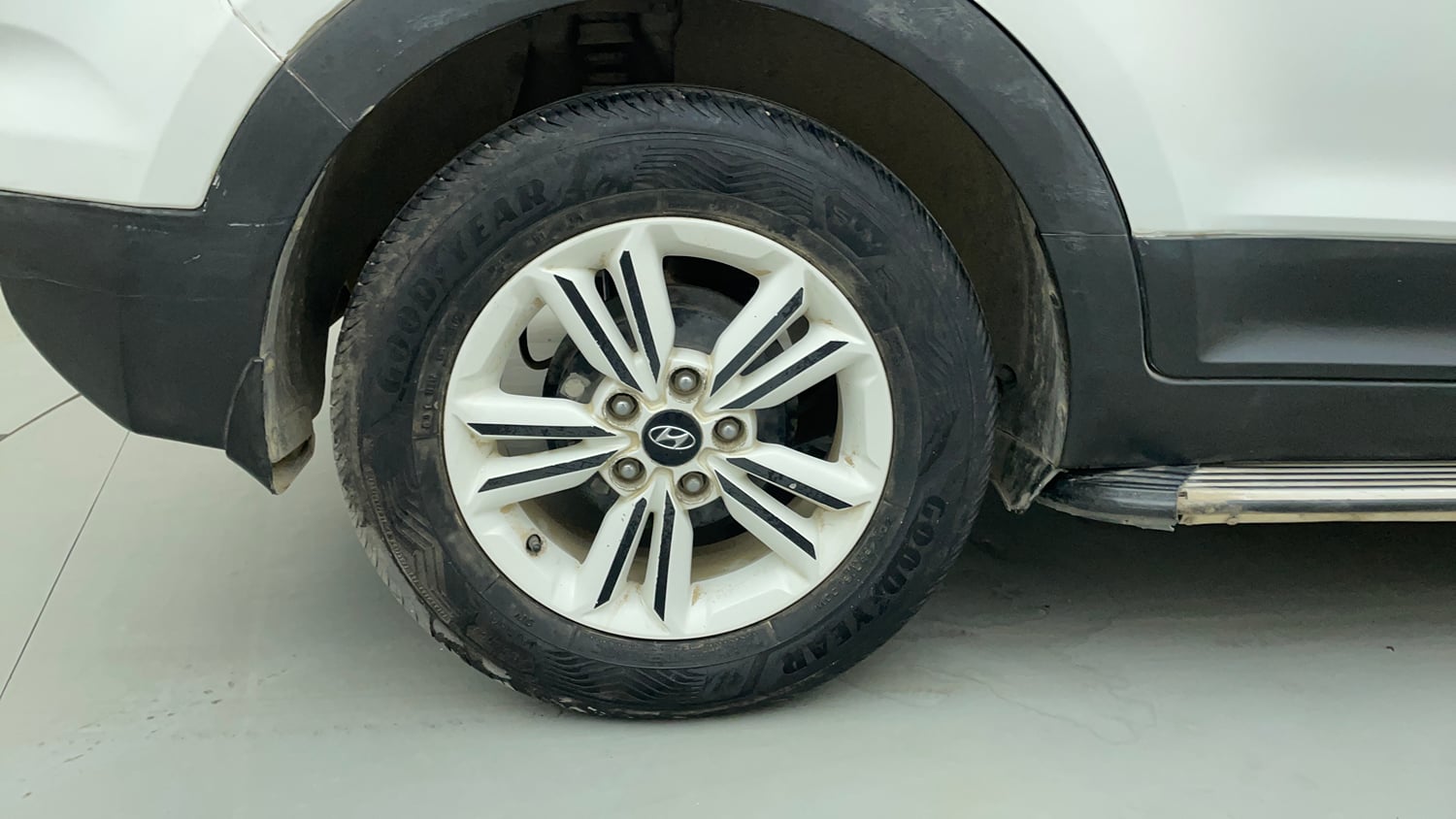Used 2016 Hyundai Creta 1.6 SX Plus AT Diesel Automatic tyres RIGHT REAR TYRE RIM VIEW