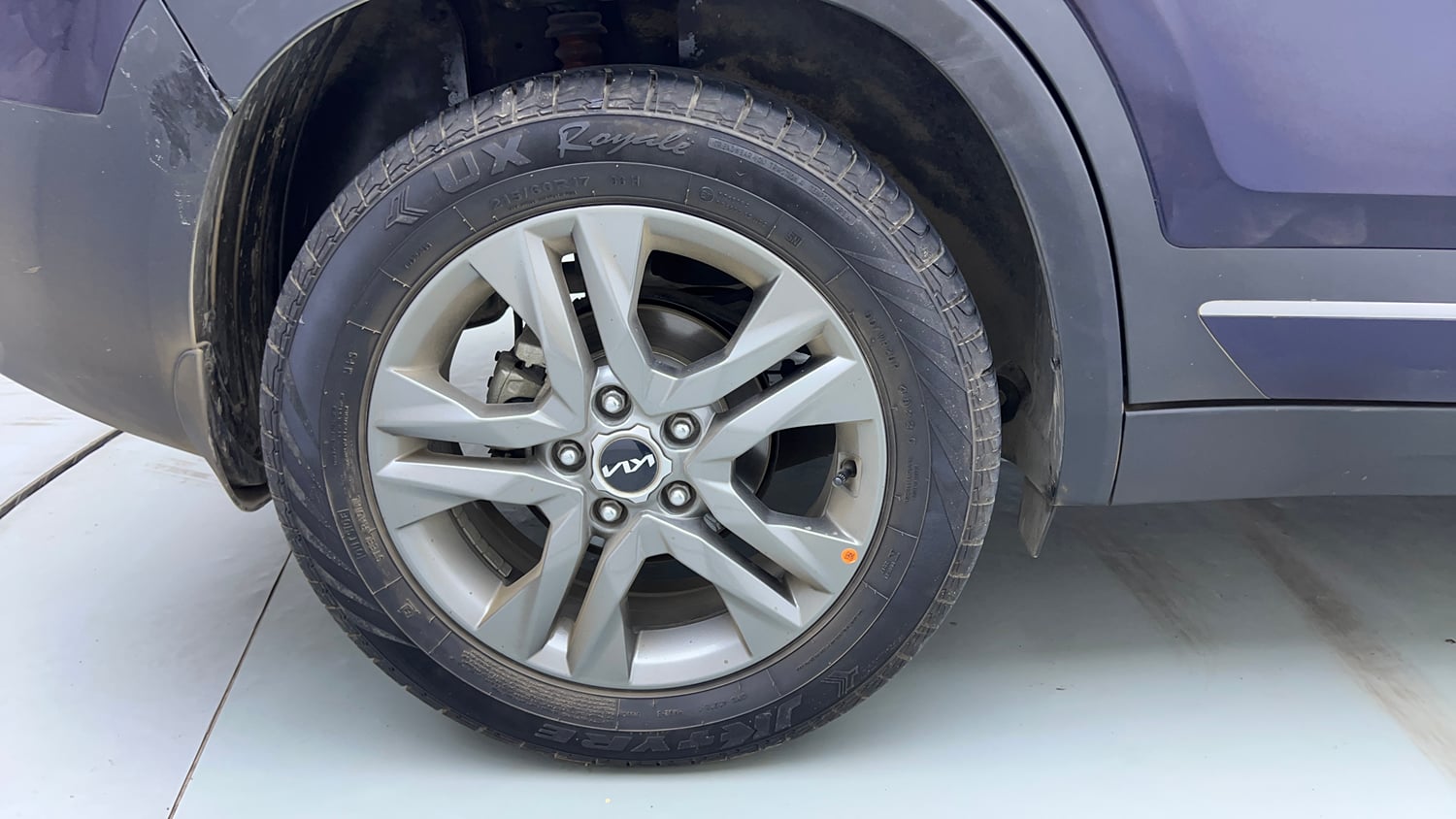 Used 2022 kia Seltos HTX 1.5 IVT Petrol Automatic tyres RIGHT REAR TYRE RIM VIEW