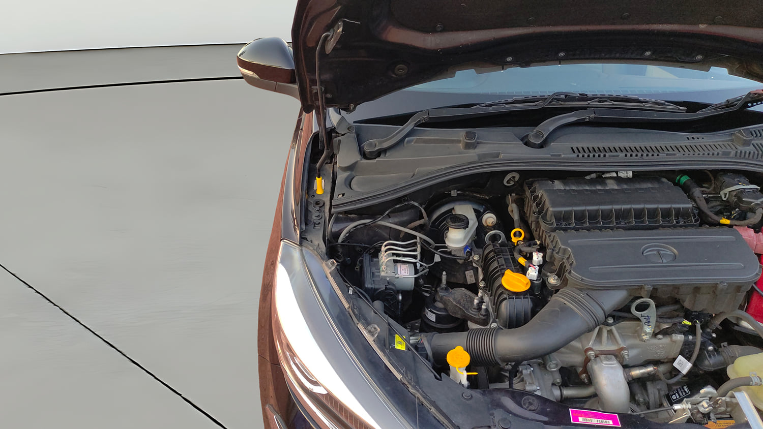 Used 2023 Tata Tiago XZA Plus Petrol Automatic engine ENGINE RIGHT SIDE HINGE & APRON VIEW