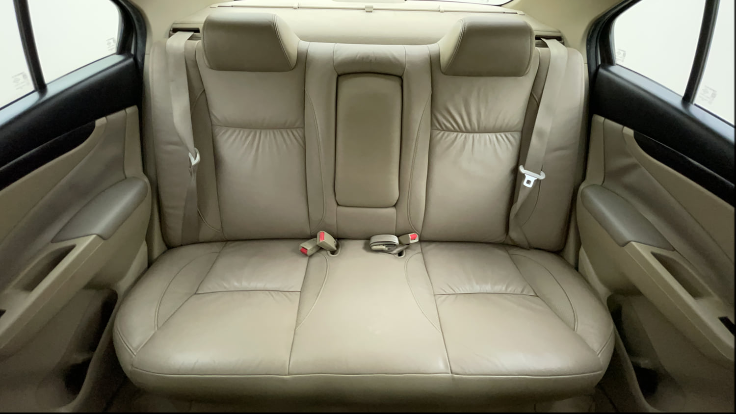 Used 2015 Maruti Suzuki Ciaz ZXI+ Petrol Manual interior REAR SEAT CONDITION VIEW